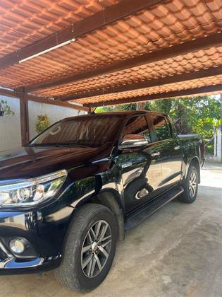 TOYOTA HILUX 2.8 SRX 4X4 CD 16V DIESEL 4P AUTOMÁTICO TOYOTA HILUX 2.8 SRX 4X4 CD 16V DIESEL 4P AUTOMÁTICO